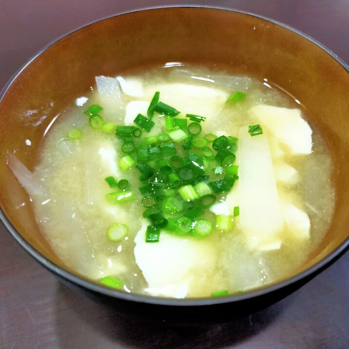 くずし豆腐と大根のあったか味噌汁